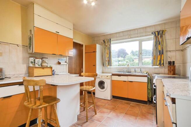 4 bed Detached for sale Image 5