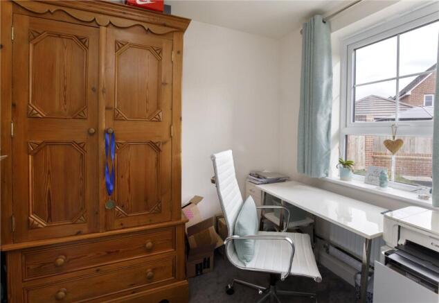 4 bed Semi-Detached to rent Image 8