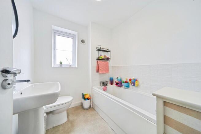 4 bed Semi-Detached for sale Image 12