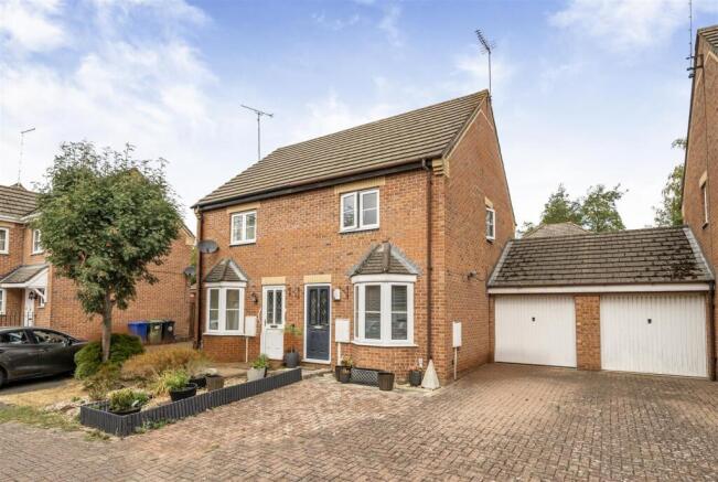 17 Hunt Close, Towcester (2).jpg