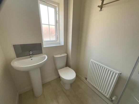 3 bed Semi-Detached to rent Image 12
