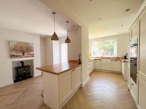 3 bed Semi-Detached for sale Image 3