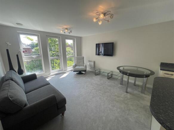 Lounge/Kitchen