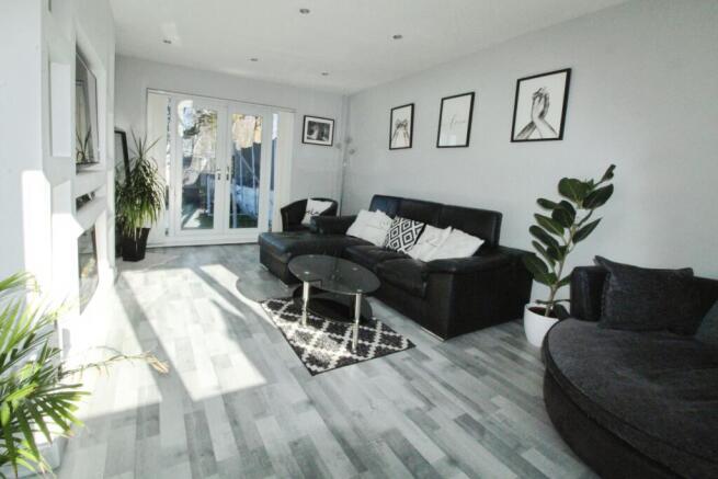 Manor Park Crescent, Sheffield, S2 photo 4