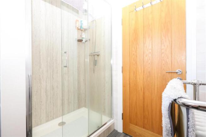 2 bed Apartment for sale Image 8