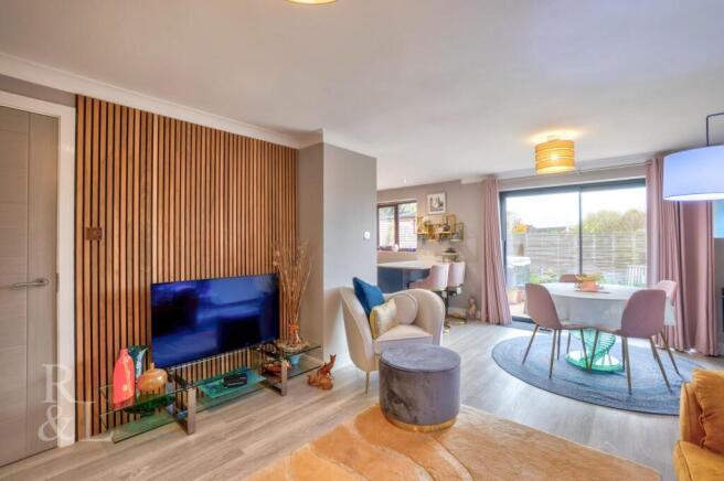 21 Woodminton Drive (7).jpg