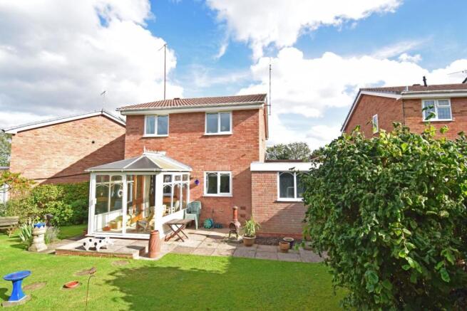 8 Crabtree Close, rear a new.jpg