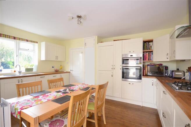 Kitchen / Dining Area