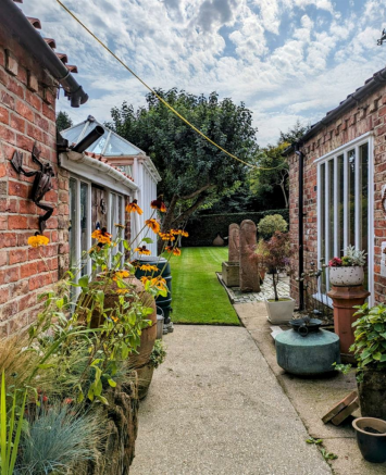 OUTSIDE/ GARDEN