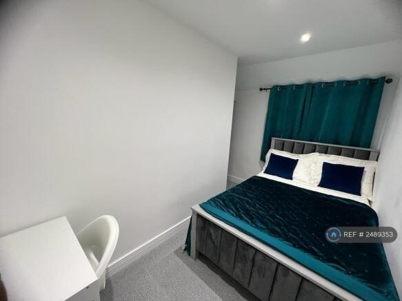 Double Room With Private Bathroom (£725)