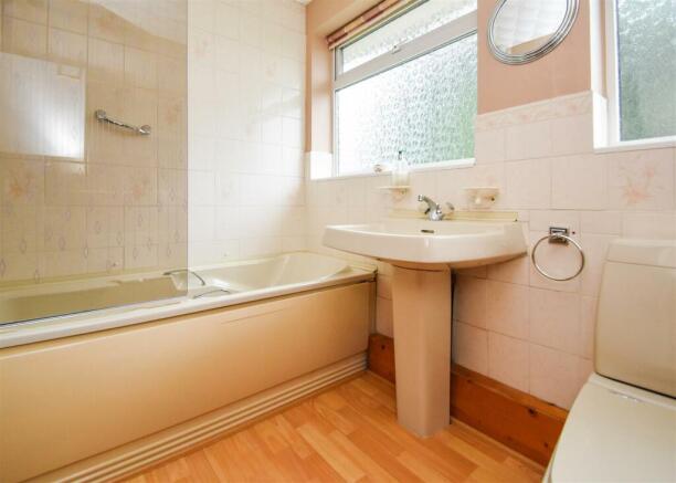 84 Bellencroft Gardens - Bathroom.jpg