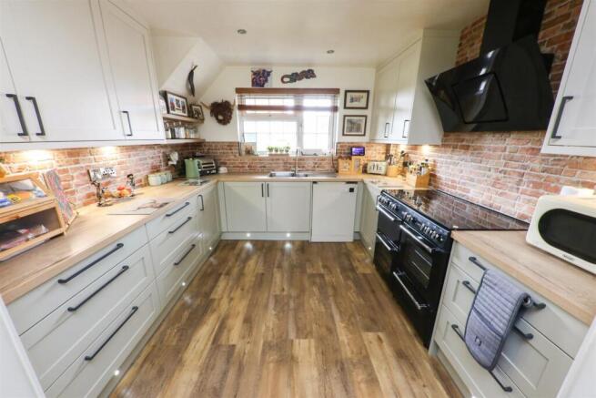 OPEN PLAN LIVING/ DINING/ KITCHEN