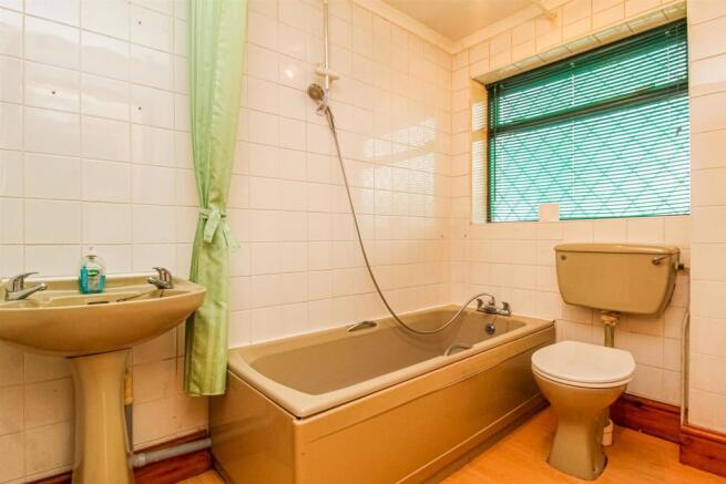 BATHROOM/W.C.