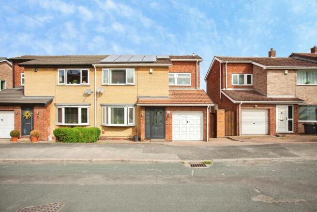 3 bed Semi-Detached for sale in barnsley