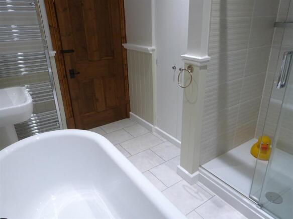 HOUSE BATHROOM IMAGE TWO