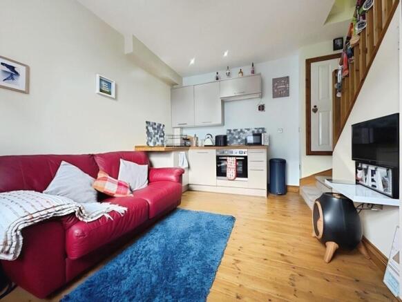 1fd3913b-LOUNGE 201.jpg