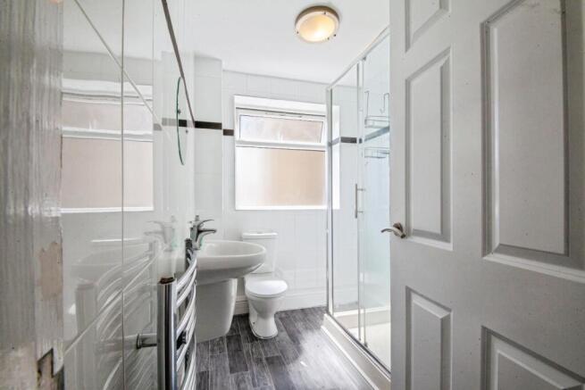 2 bed Flat to rent Image 11