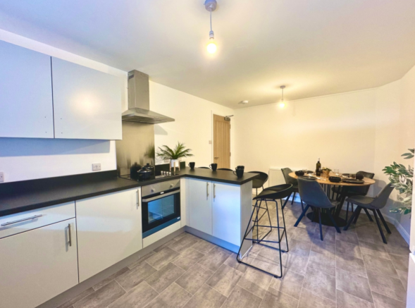 4 bed Terraced to rent Image 4