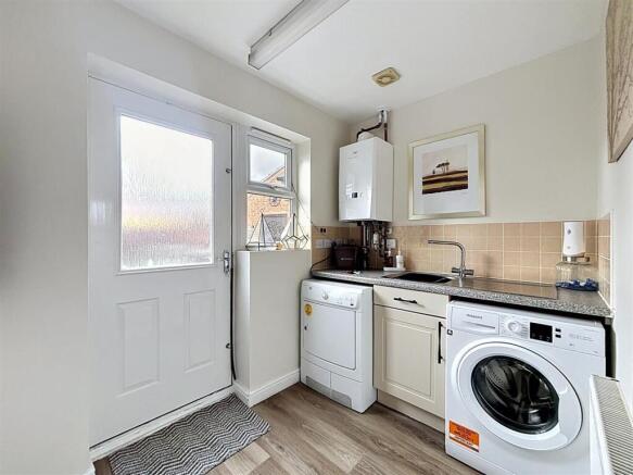 4 bed House for sale Image 11