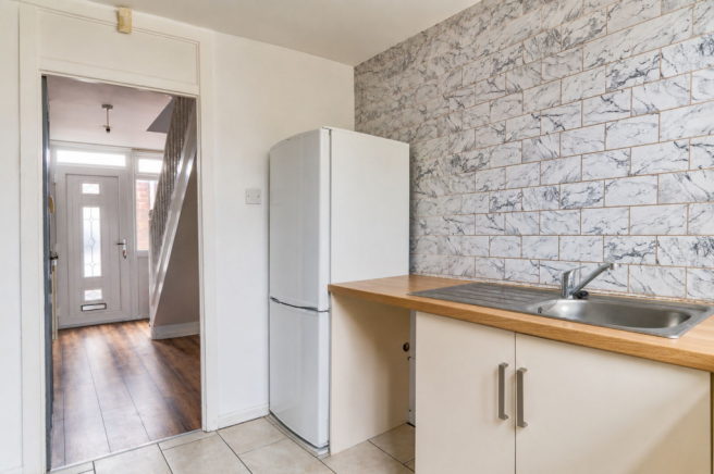 2 bed Terraced to rent Image 6