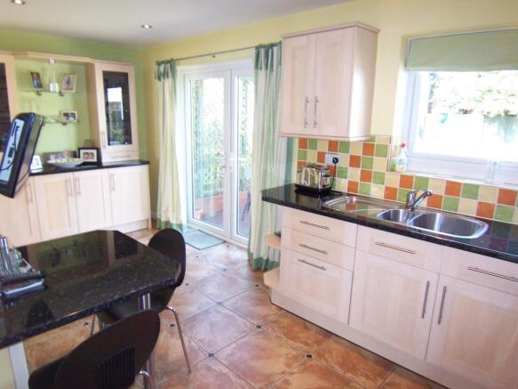 KITCHEN/BREAKFAST RM