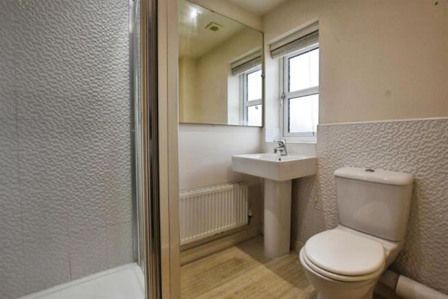 4 bed Detached for sale Image 12