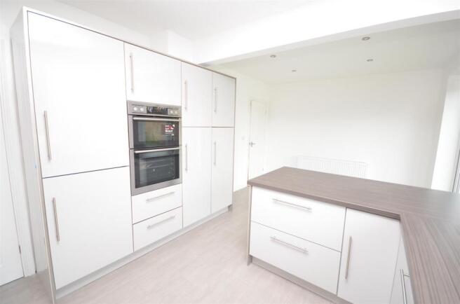 Kitchen2.JPG