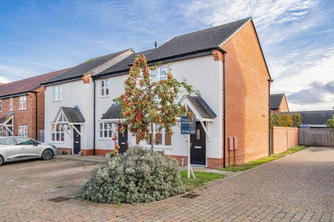 2-bed terraced on Furrows End, Drayton, OX14, £350,000