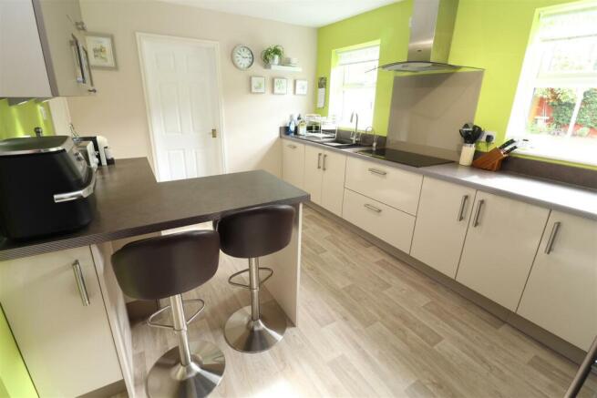 Kitchen / Breakfast Room