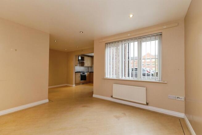 2 bed Ground Flat for sale Image 7