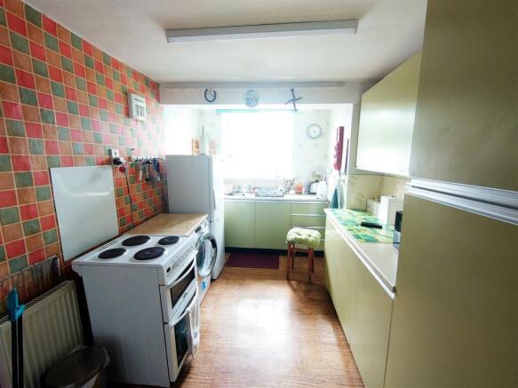 Kitchen b.jpg