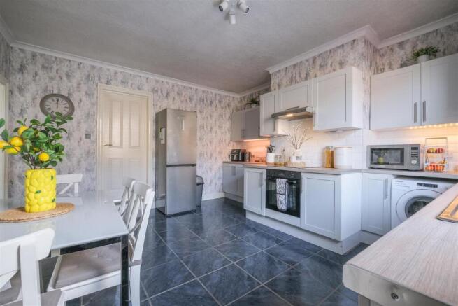 Thornhill Road, Brighouse photo 4