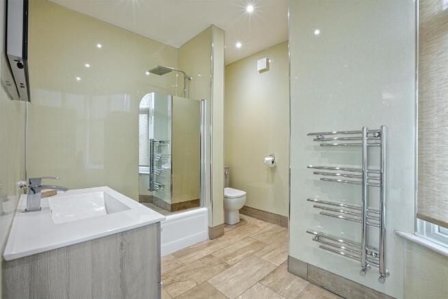 Master en-suite