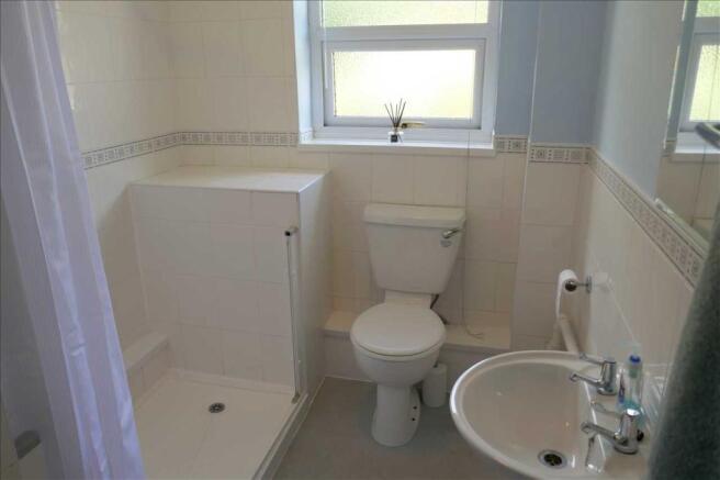 SHOWER BATHROOM: