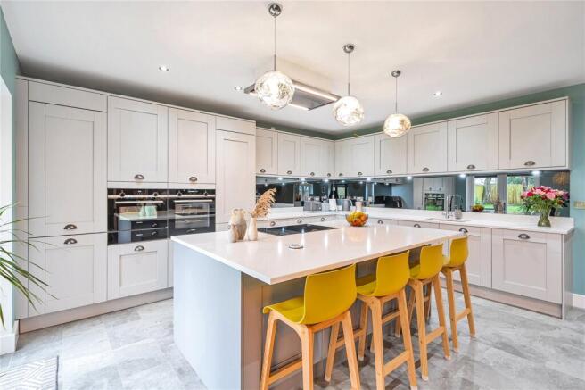 5 bed Detached for sale Image 5
