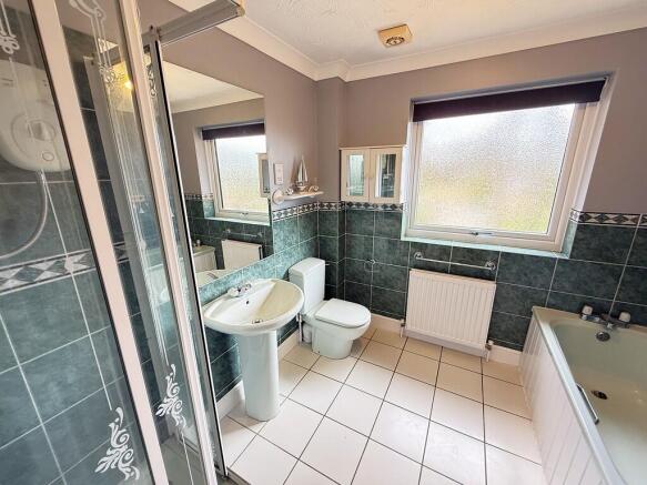 BATHROOM 3