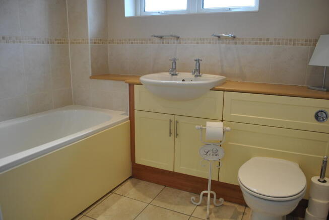 FAMILY BATHROOM