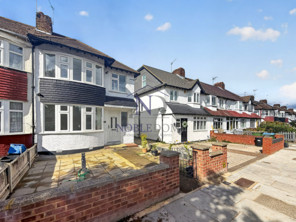 Refurbished three-bedroom end of terrace house in