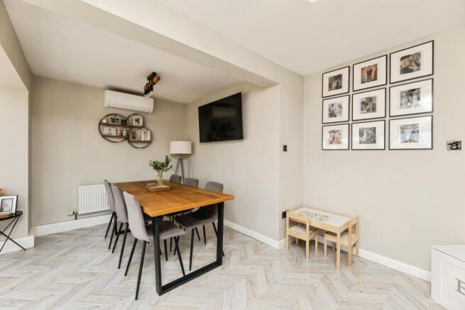4 bed Detached for sale Image 8