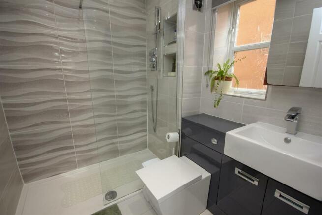 En-suite 1.jpg