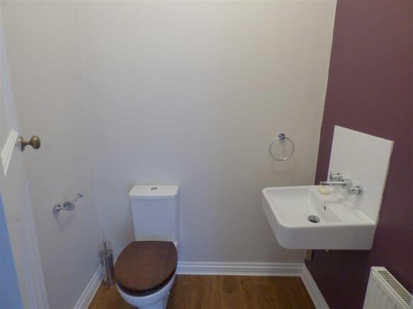 CLOAKROOM/SEPARATE W/C
