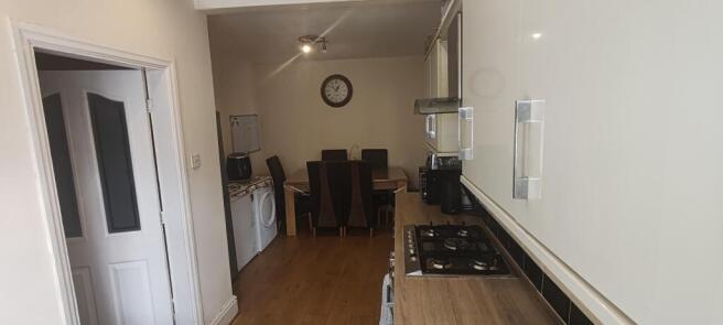 3 bed Semi-Detached for sale Image 6