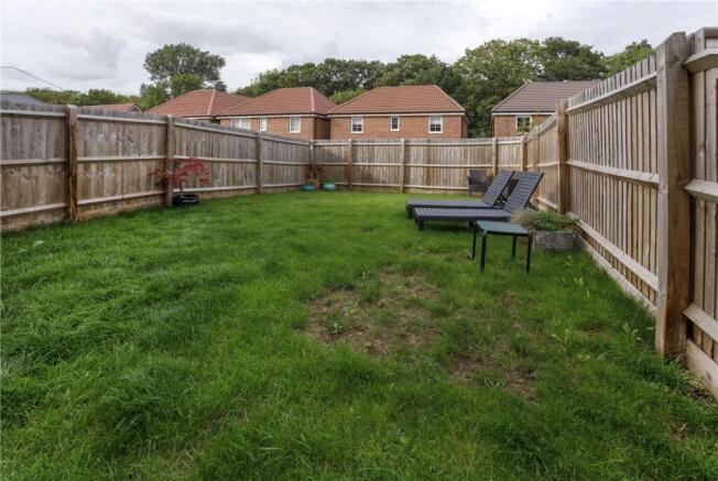 4 bed Semi-Detached to rent Image 12