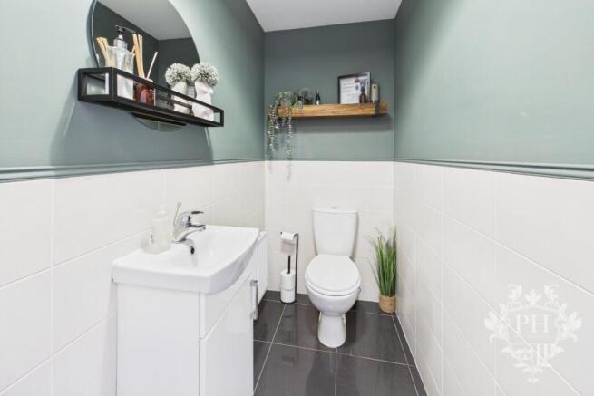 4 bed Detached for sale Image 5