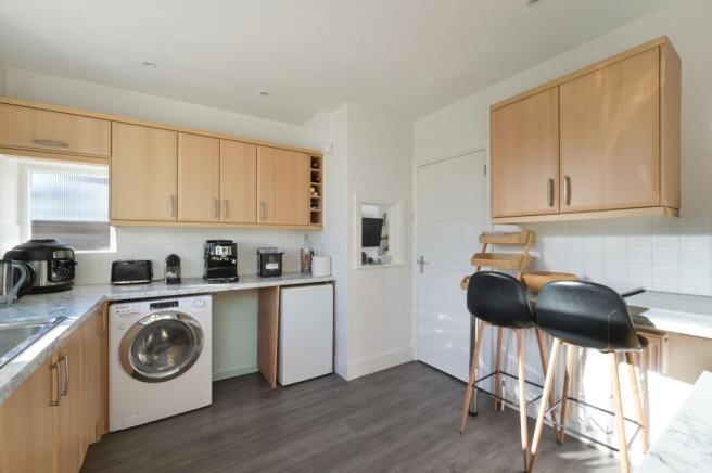 Woodstone Avenue, Stoneleigh, KT17 photo 4