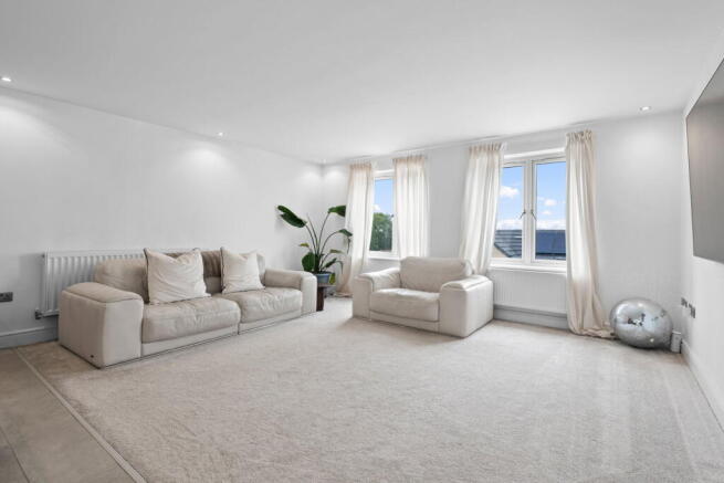 4 bed Detached for sale Image 5