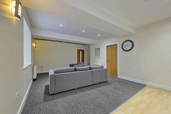 2 bed Ground Flat for sale Image 4