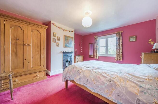 bed1.jpg