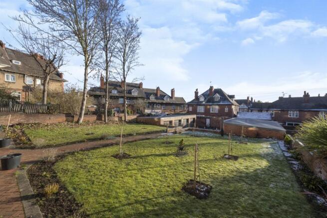2 bed Flat for sale Image 4
