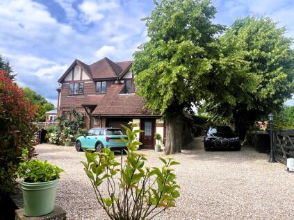 Church Road, Ramsden Bellhouse, Billericay, CM11 1RH